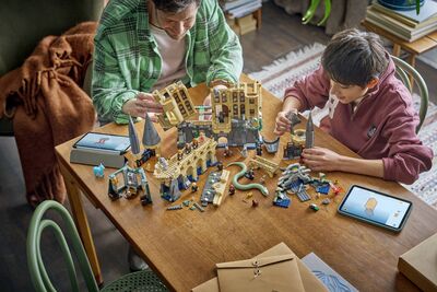 LEGO_76473_Lifestyle_build.jpg