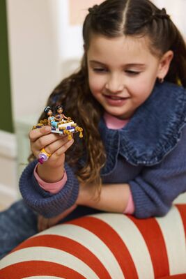 LEGO_43295_Lifestyle_Cons_3.jpg