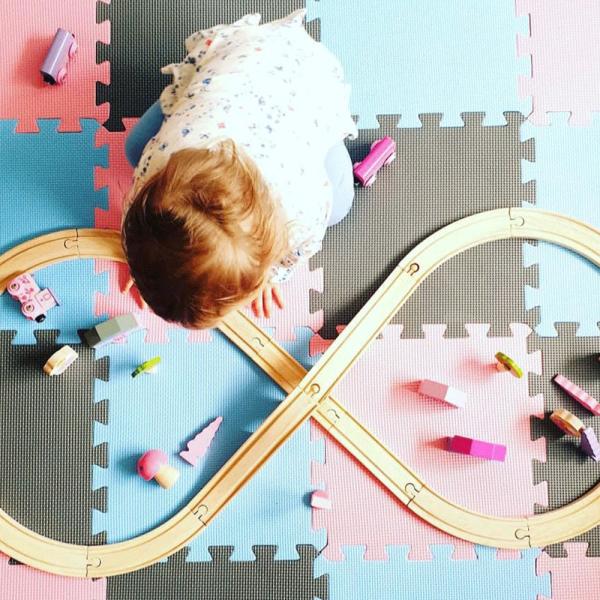 Bigjigs Rail Dřevěná vláčkodráha osmička pro princezny 35 dílů (obrázek 5)