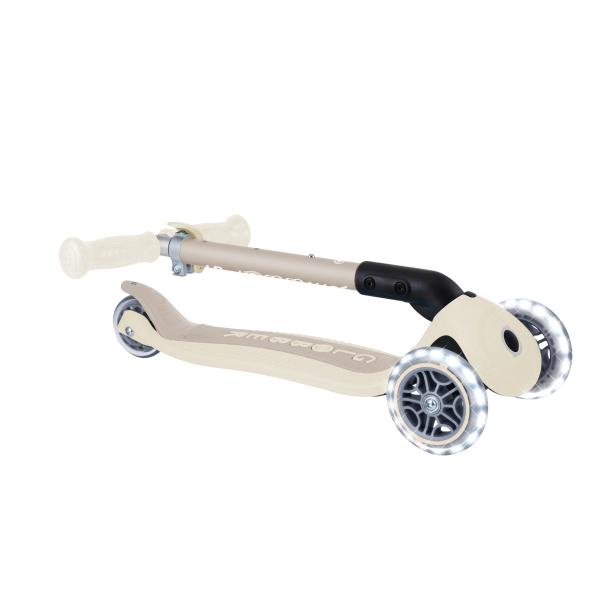 Globber koloběžka Junior Foldable lights Ecologic - Coconut (obrázek 9)