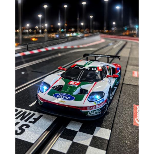 Auto Carrera D124 - 24000 Ford GT Race Car "No.67" (obrázek 3)
