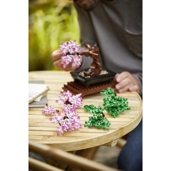 LEGO® Icons 10281 Bonsaj (obrázek 11)