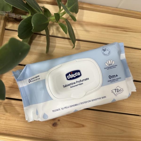 CHICCO Aviváž koncentrovaná Sladký Púder 1,5 l, 60 praní + vlhčené ubrousky 72 ks zdarma