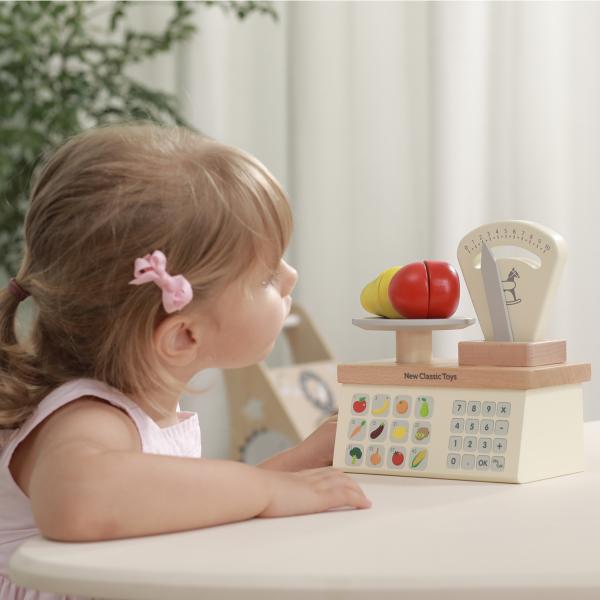 New Classic Toys Dětská dřevěná váha