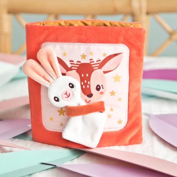 Lilliputiens – textilní knížka s aktivitami – jelenček Stella a jeho muchláček