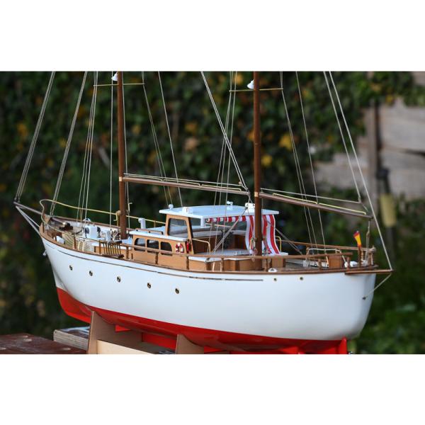 Mantua Model Motorová jachta Bruma 1:43 kit (obrázek 6)
