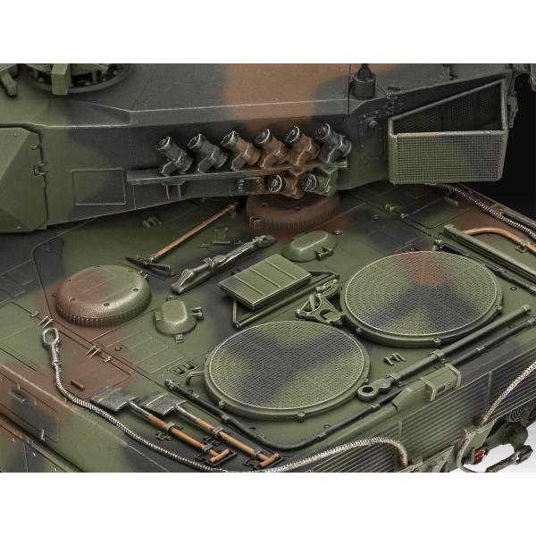 Gift-Set tank 05631 - 70 Years Bundeswehr: Leopard 2 A6A2 (Exkluzivní edice) (1:35) (obrázek 6)