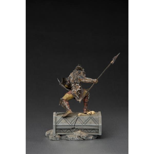 Iron Studios The Lord of the Rings - Obrněná socha Orka Art Scale 1/10 (obrázek 3)