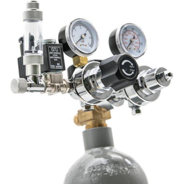 Kompletní dvoustupňový set CO2 s nočním spínačem a 2,1l láhví