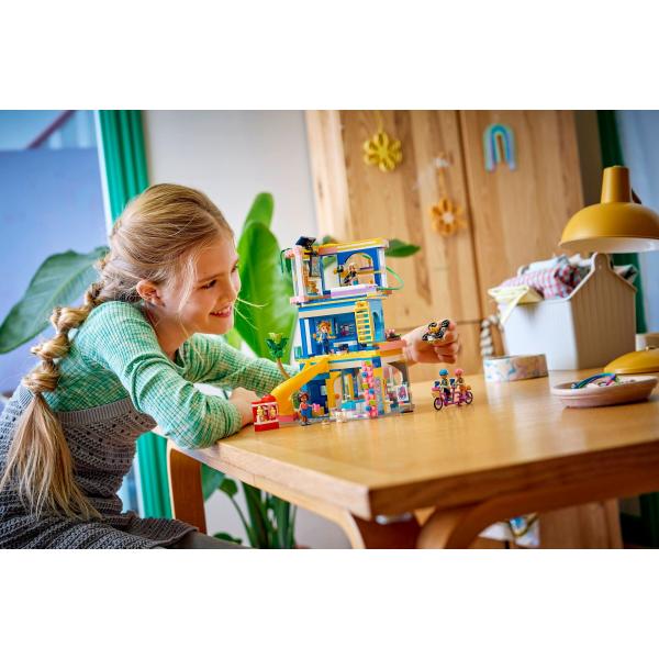 LEGO® Friends 42689 Klubovna kamarádů v městečku Heartlake (obrázek 9)