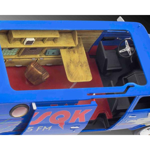 ModelSet STRANGER THINGS auto 67732 - GMC® WSQK Squawk Van (1:25) (obrázek 4)