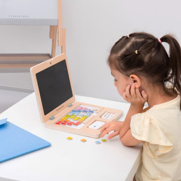 Nové klasické hračky Můj první notebook (obrázek 8)