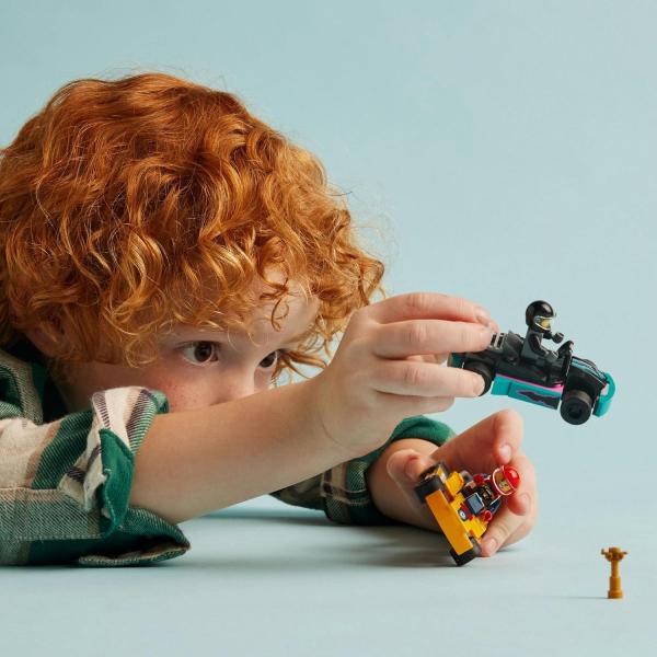 LEGO® City 60400 Motokáry a závodníci (obrázek 3)