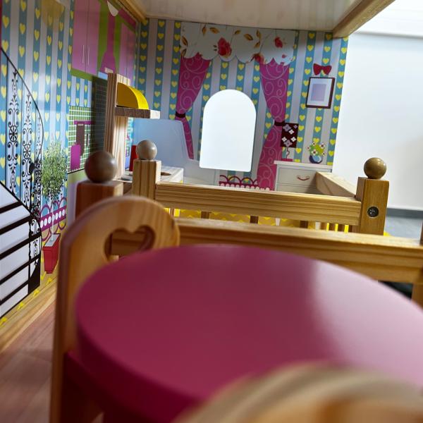 Dřevěný domeček pro panenky 60×30×90 cm (obrázek 8)