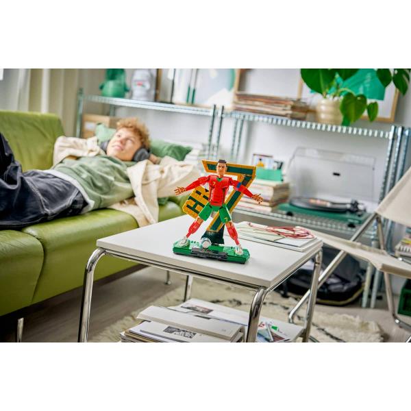 LEGO® Editions 43016 Cristiano Ronaldo – Fotbalová legenda (obrázek 8)