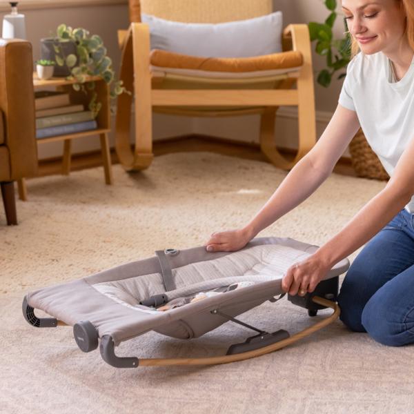 INGENUITY Lehátko masážní vibrující s melodií Soulful Skies™ 0m+ do 9kg