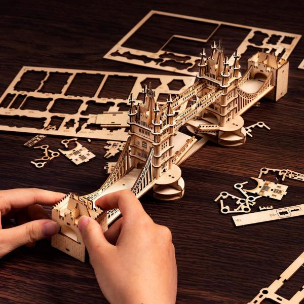 RoboTime dřevěné 3D puzzle most Tower Bridge svítící (obrázek 6)