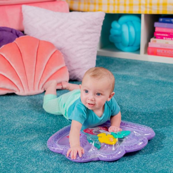 DISNEY BABY Podložka vodní The Little Mermaid Sea Treasures™ 37x45 cm 0m+ (obrázek 3)