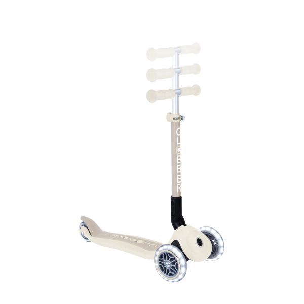 Globber koloběžka Junior Foldable lights Ecologic - Coconut (obrázek 4)