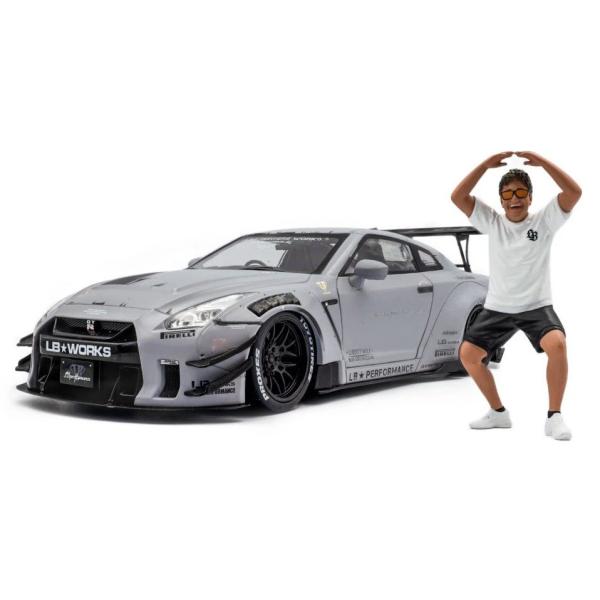 1:18 NISSAN GT-R (R35) W/ LIBERTY WALK BODY KIT - SOLIDO