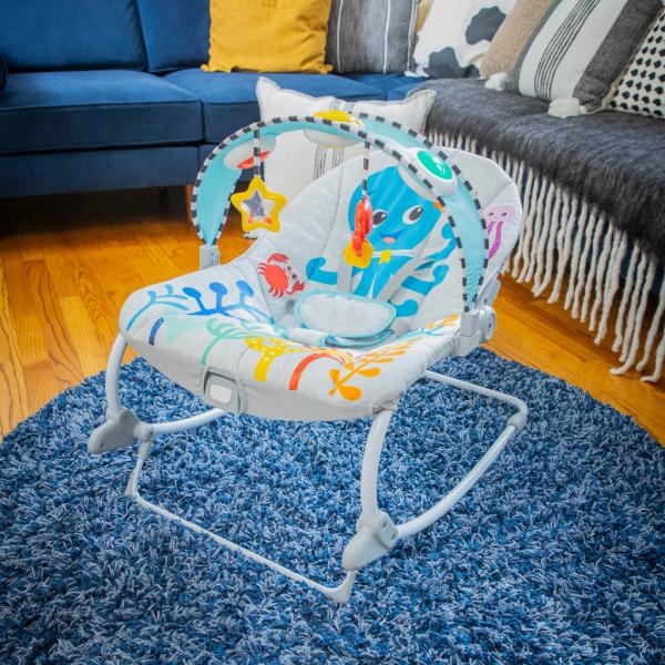 BABY EINSTEIN Lehátko hudební vibrační Kick to It Opus do 18kg (obrázek 8)