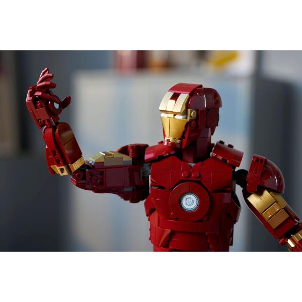 LEGO® Marvel 76344 Iron Man Mark 3: sběratelská edice (obrázek 9)