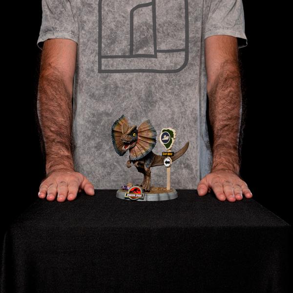 Iron Studios MiniCo Jurassic Park - Dilophosaurus Figurka (obrázek 4)