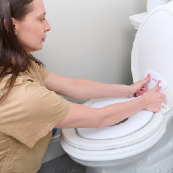 INGENUITY Redukce na WC bílá Flip & Sit™