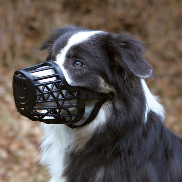 Náhubek Trixie plastový černý SM 22cm