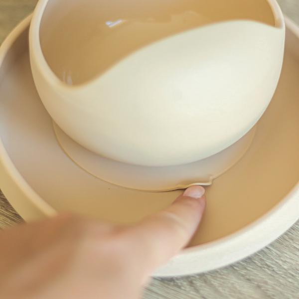 PETITE&MARS Miska silikonová s přísavkou Take&Match Bitter Cocoa 6m+ (obrázek 3)