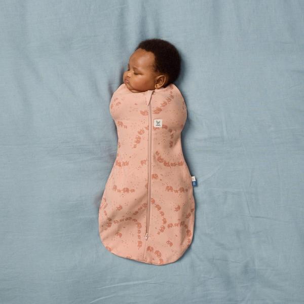 ERGOPOUCH Zavinovačka a vak na spaní 2v1 Cocoon Elephant Parade 3-6 m, 6-8 kg, 1 tog (obrázek 10)