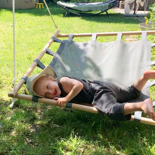 Small Foot Houpačka v dřevěném čtvercovém rámu (obrázek 5)