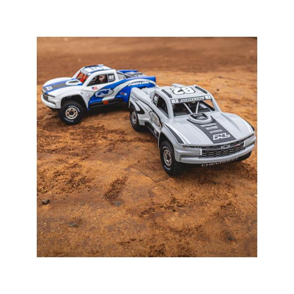 Pro-Line karosérie 1:16 2019 Chevy Trophy Truck šedá: Grom (obrázek 8)