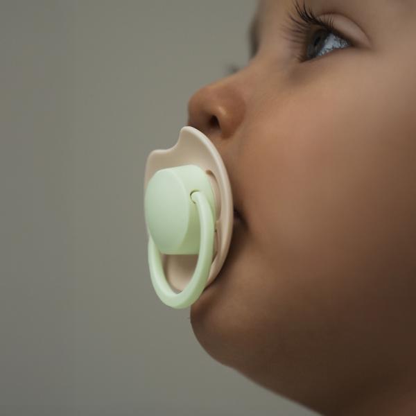 LOVI Dudlík svítící silikonový dynamický Prime 6-18m 2ks Ivory/Blush (obrázek 4)