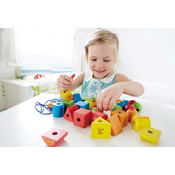 Hape Navlékací korále z geometrických tvarů