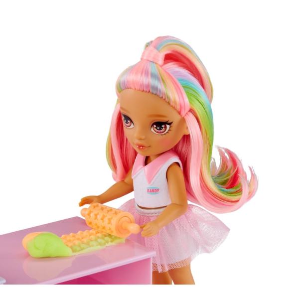 Rainbow High Littles Dessert Shop s Kandy Playset (obrázek 4)