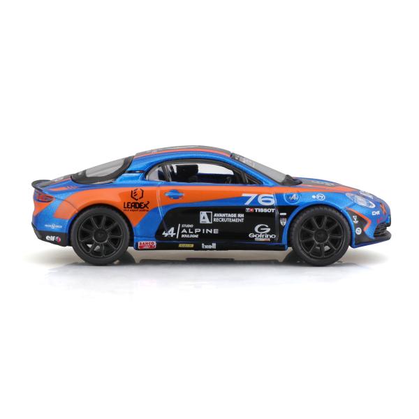 Bburago 1:43 Racing Alpine A110 CUP v dekorativní krabici (obrázek 7)