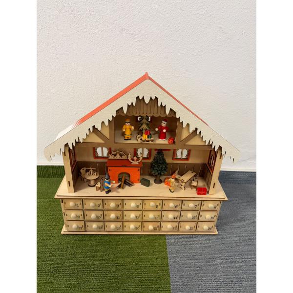 Small Foot Dřevěný adventní kalendář kouzelný vánoční dům (obrázek 5)