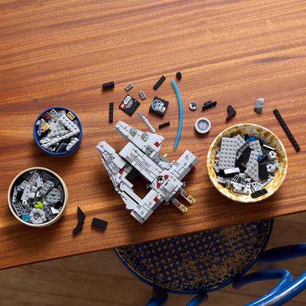 LEGO® Star Wars™ 75375 Millennium Falcon™ (obrázek 4)