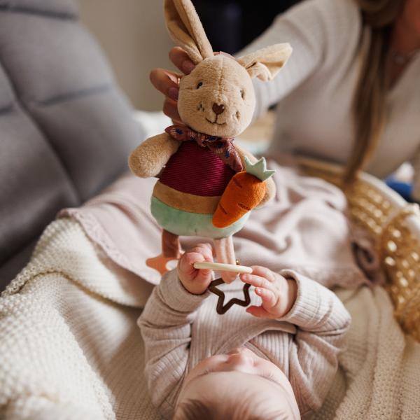 BABYONO Hračka závěsná s kousátkem Rabbit Karo 0m+ (obrázek 3)