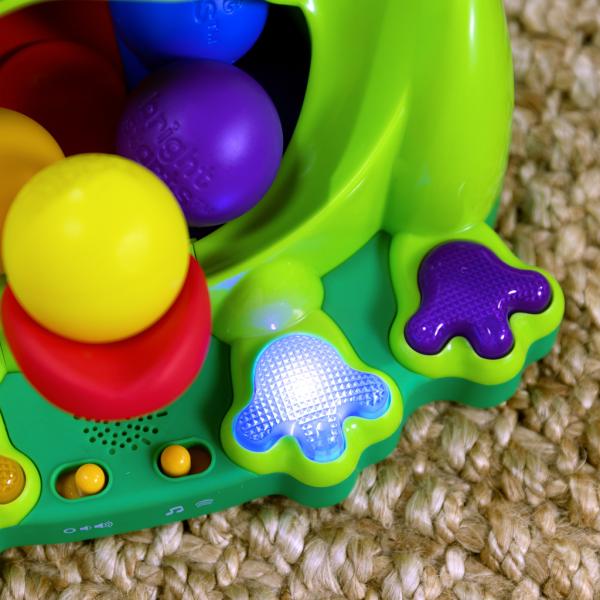 BRIGHT STARTS Hračka interaktivní Poppin' Ball Frog™ 6m+ (obrázek 10)