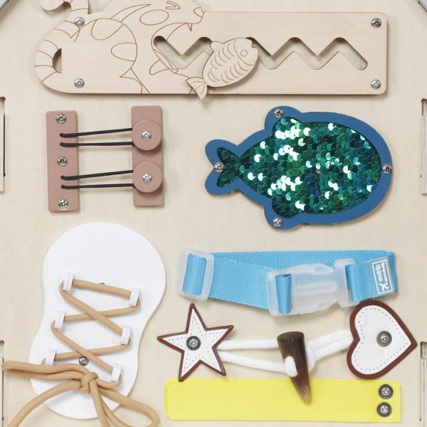 2Kids Toys Activity board Domeček šedý (obrázek 6)