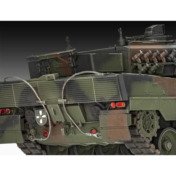 Gift-Set tank 05631 - 70 Years Bundeswehr: Leopard 2 A6A2 (Exkluzivní edice) (1:35) (obrázek 7)