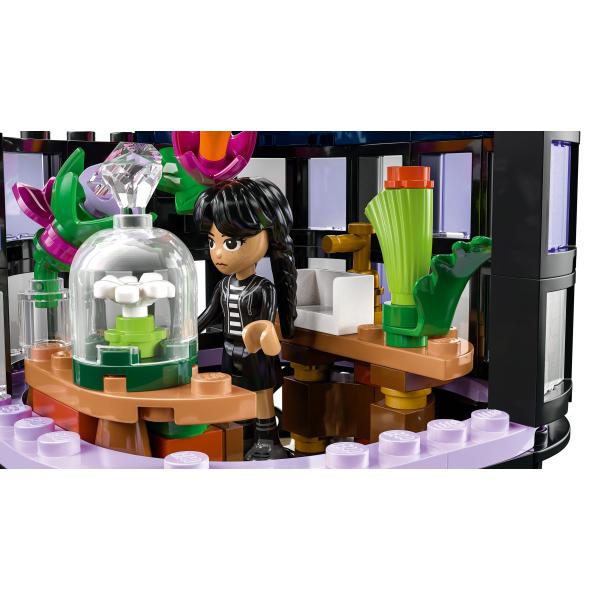 LEGO® Wednesday 76784 Čierna georgína (obrázok 8)