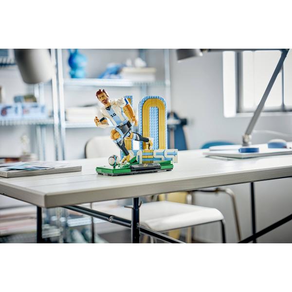 LEGO® Editions 43015 Lionel Messi – Fotbalová legenda (obrázek 7)