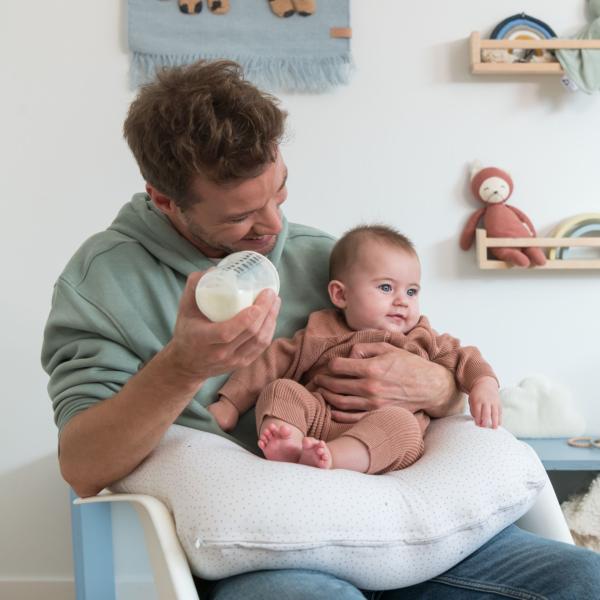 Doomoo Softy multifunkční polštář, Col.S06 Silver Dots (obrázek 3)