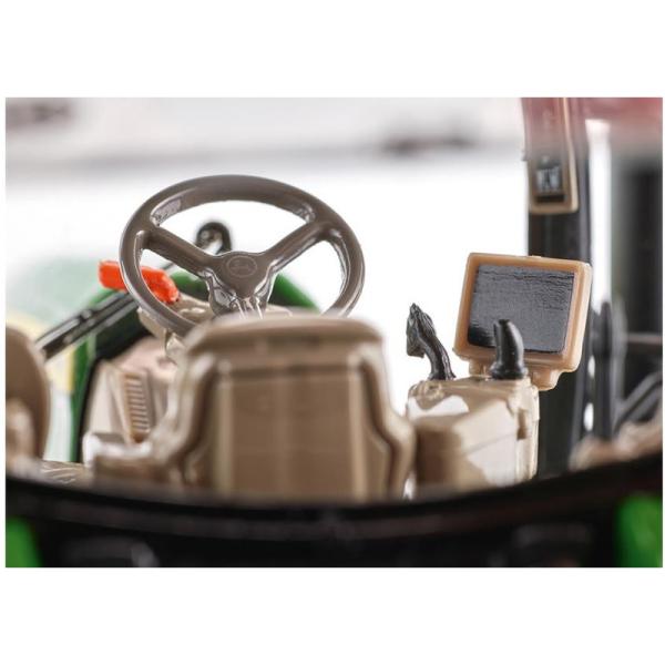 Wiking John Deere 6R 250 (obrázek 5)