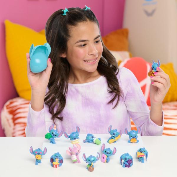 Figurka Stitch v kapsli