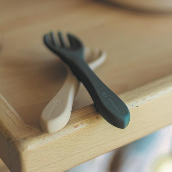 PETITE&amp;MARS Příbor silikonový Take&amp;Match Frosted Sky 6m+ (obrázek 6)