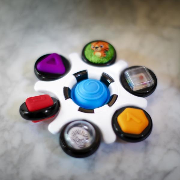 BABY EINSTEIN Hračka senzorická Curiosity Clutch ™ 3m + (obrázek 7)